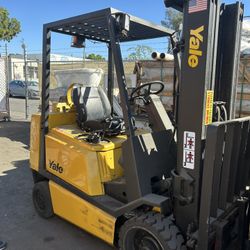 Yale Forklift! 5000 Lb, 3 stage, side-shift! 