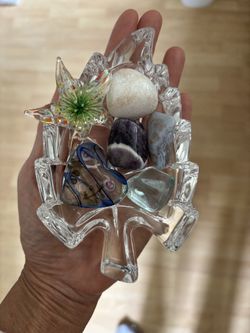 Thick glass dish with natural healing stones