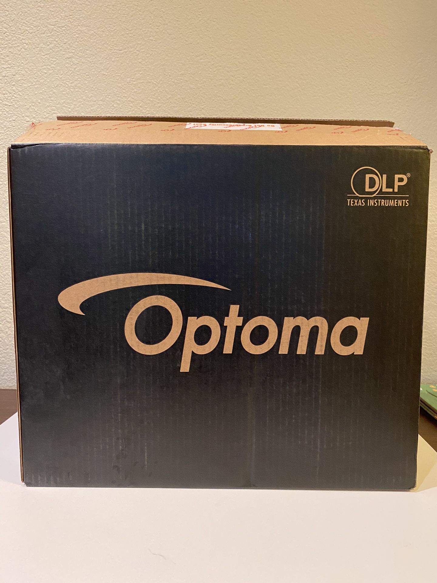 Optoma S334e SVGA used 2 hour on the light bulb.