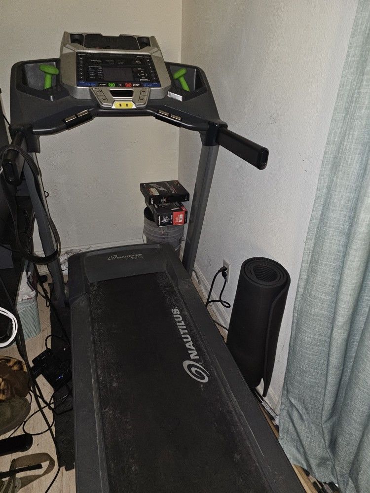 Nautilus Treadmill