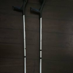 Pair of forearm crutches