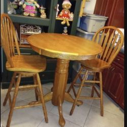 DINING TABLE RESTAURANT STYLE BISTRO SET.   OAK WOOD    LARGE 3 FT DIAMETER 40' HEIGHT. 
