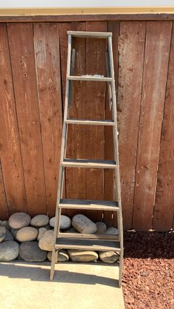 Wood ladder
