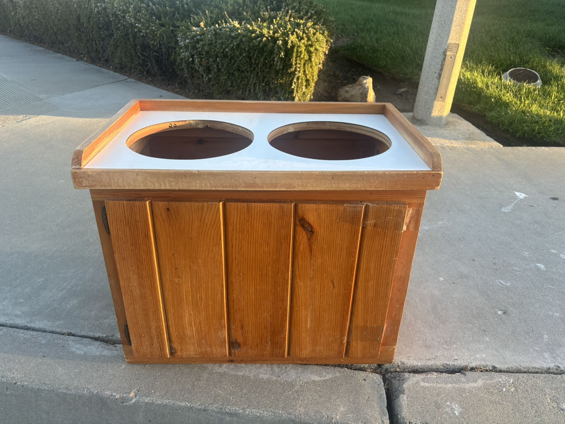 Large Dog Feed Station