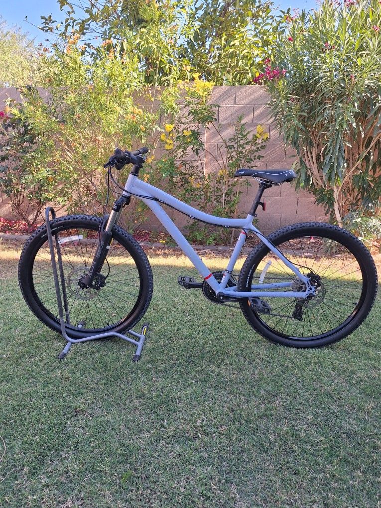 CO_OP DIRT 1.1 MOUNTAIN BIKE 27.5 INCH LIKE NEW ( CHECK MY OTHER BIKES)