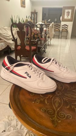 SIZE 10 FILA WEAR A COUPLE TIMES ALMOST NEW VERY CLEAN NO ODOR $20