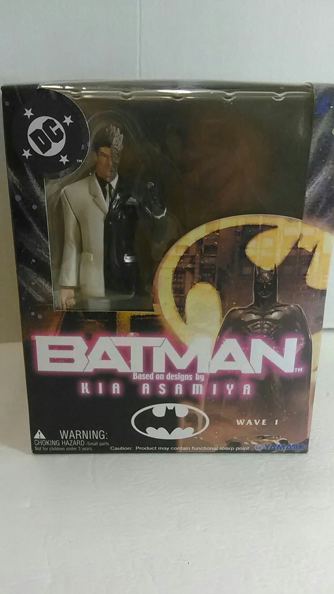 Batman Based on Design by Kia Asamiya " Two Face Action Figure " (Poster Inside)