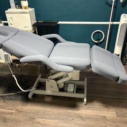 Hydraulic Spa Table Perfect Condition