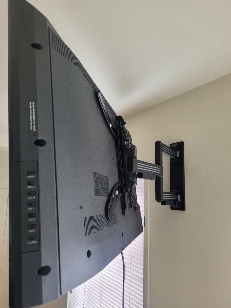 39" Insignia TV with Wall Mounting Hardware (No TV stand For Desk)