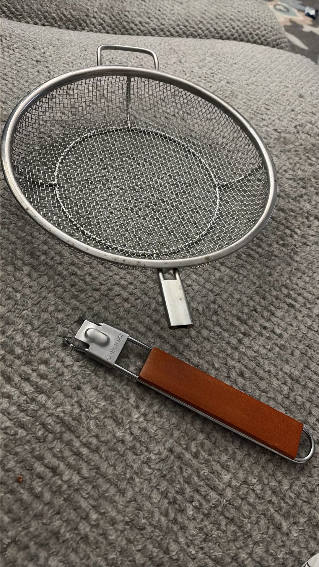 stainless steel mesh strainer, also commonly referred to as an oil strainer or a frying skimmer.