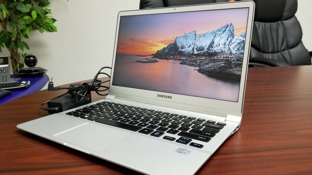 Samsung 9 13.3" Laptop Intel i5 4GB RAM 256GB SSD WINDOWS 10