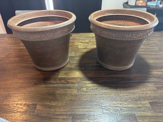 2 indoor/ outdoor plant pots