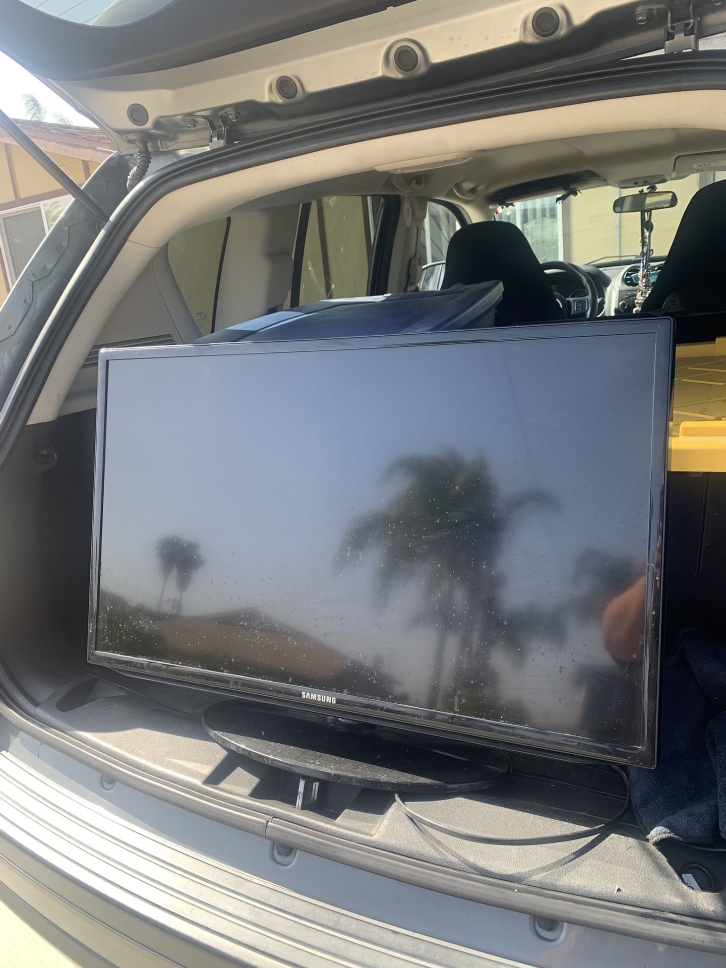 Samsung 32” TV