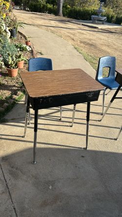 Kids desk