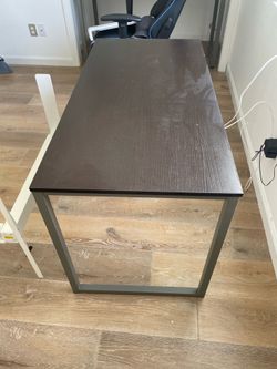 Desk / table