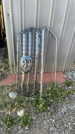 2016 Toyota Tacoma Grill