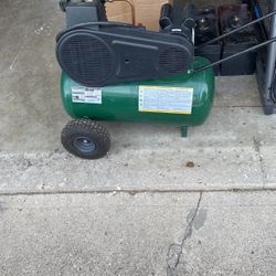 Farmhand  Air Compressor 20 Gallon