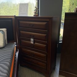Dresser / Hi Chest