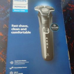 Philips Norelco Shaver 5200