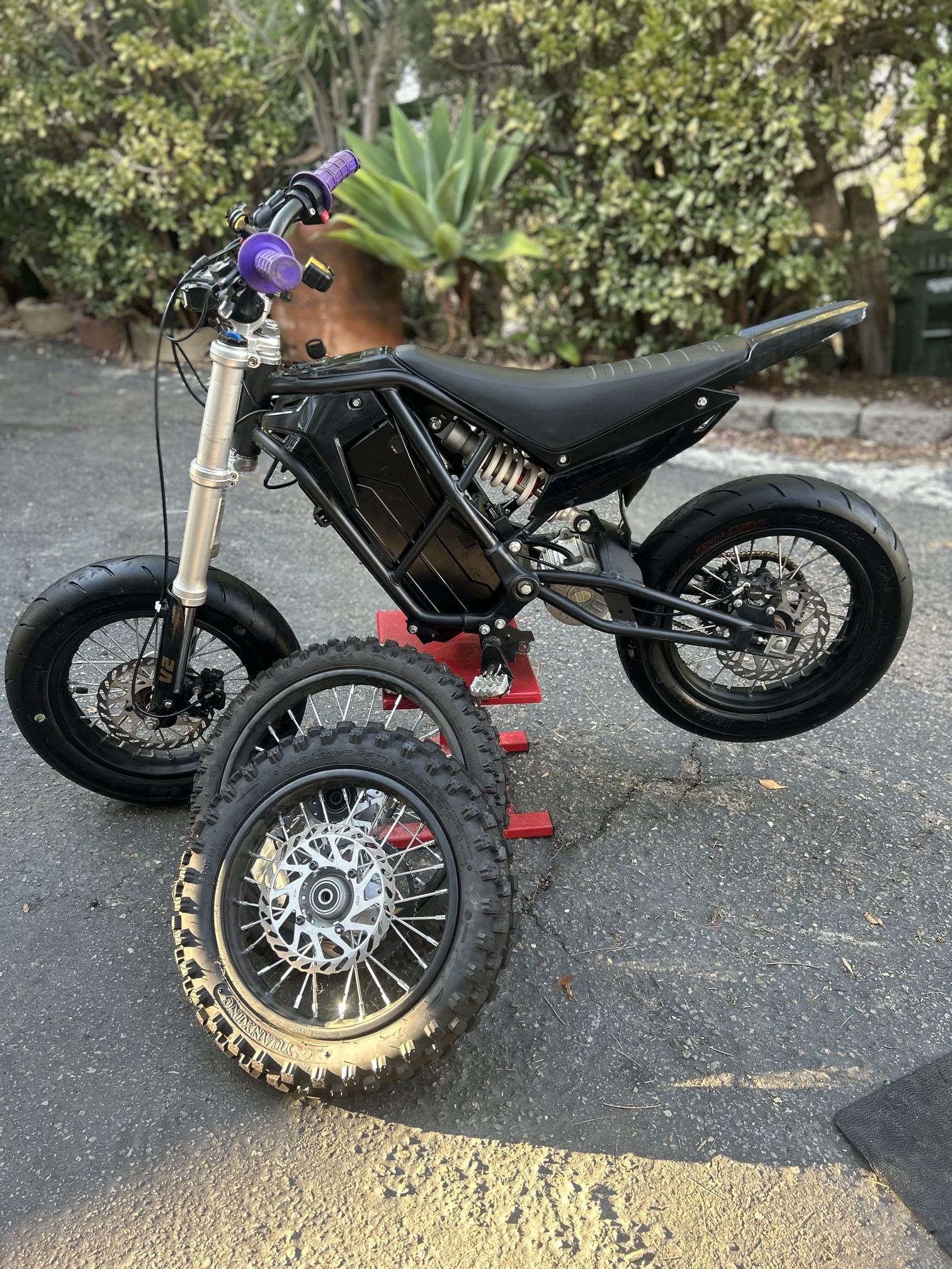 Ebox 2 V2 (has Soupermotos And Comes With Dirt Tires)