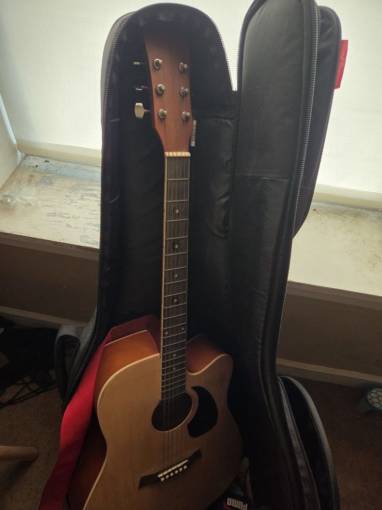 Acoustic Guitar + Case