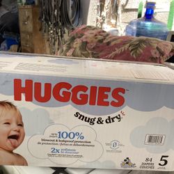 HUGGIES  SIZE   5    84    pañales