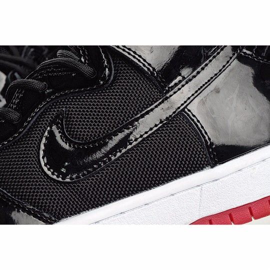 Nike SB Dunk High Bred
