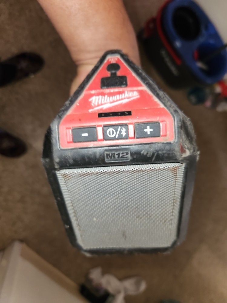 Milwaukee M12 Radio