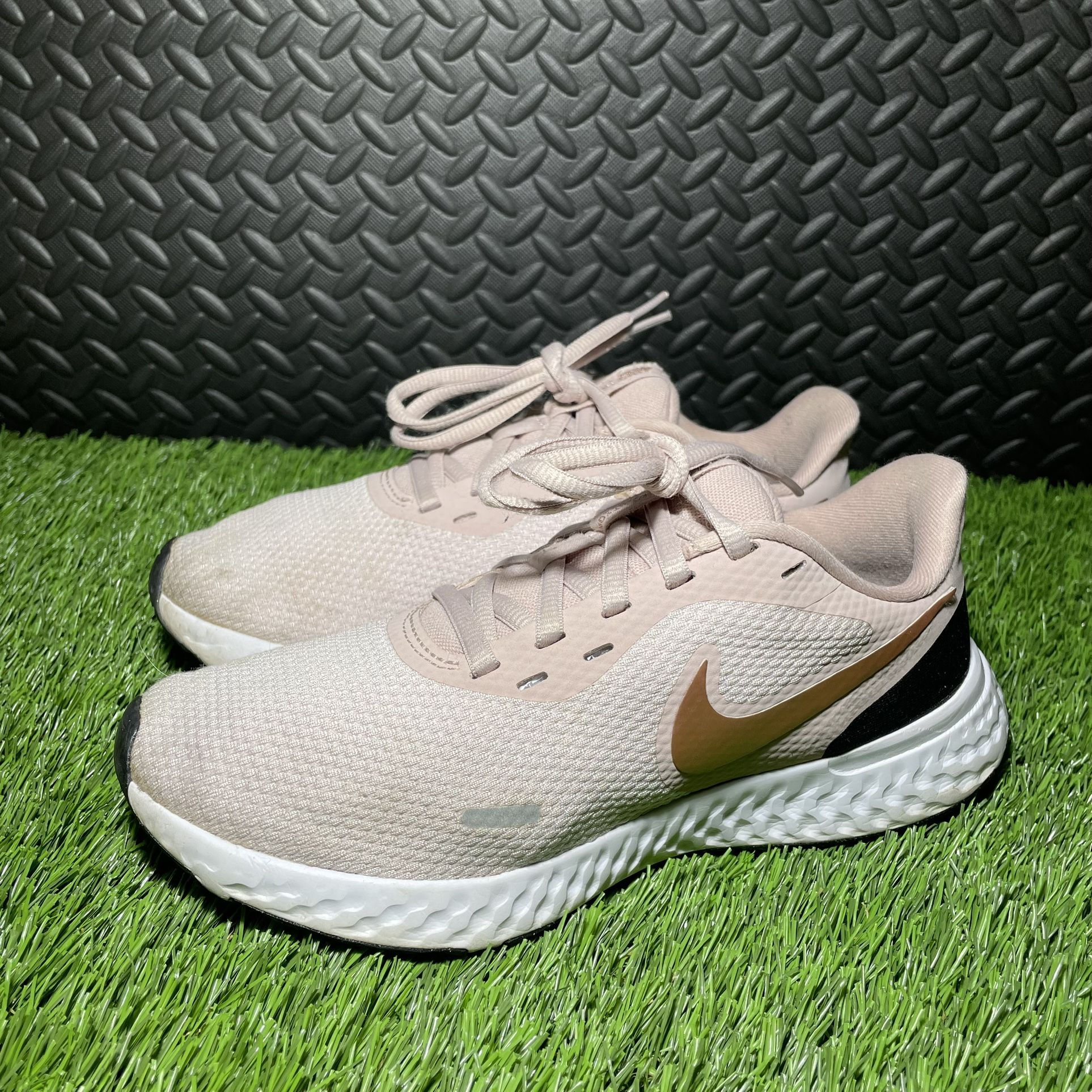 Nike Revolution 5 Pink Rose-Gold Metallic BQ3207-600 Women Size 6