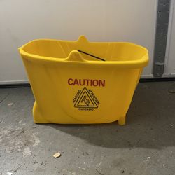 Commercial mop bucket