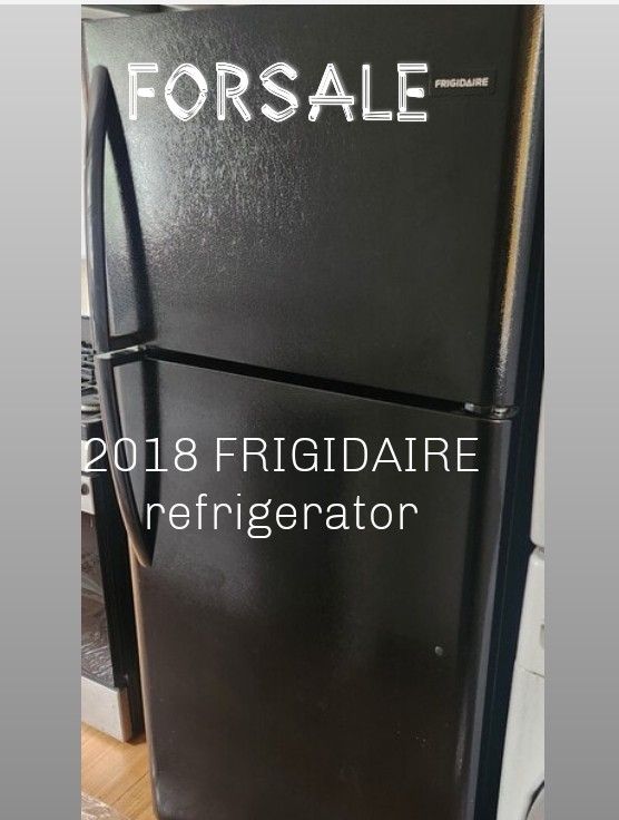 2018 FRIGIDAIRE refrigerator, 18 cubic feet, in black.