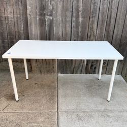 Multi-use table / desk