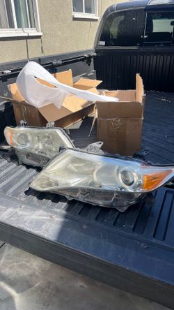 2014 Toyota Venza headlight assembly right and left 2014 Toyota Venza headlight assembly right and left