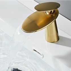 New Price Reduce From Retail Waterfall Washbasin Faucet Hot and Cold Water Bathroom Faucets New Creative Sink Mixer Tap Deck Mounted Single Hole Sink 