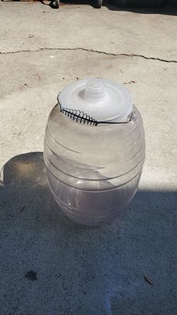 Agua fresca container