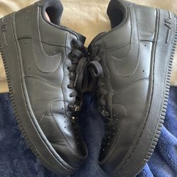 Black Nike Air Force 1 low