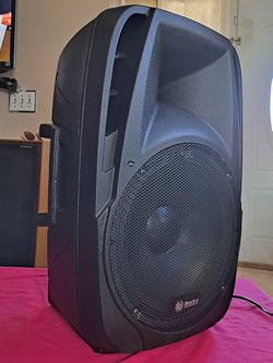 BLUETOOTH SPEAKER - VERY LOUD AND CLEAR SOUND - EASY TO CONNECT YOUR PHONE AND ALSO MICROPHONE TO SPEAK OR SING - FM RADIO - IN PERFECT CONDITION.
