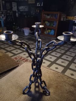 Chain link candel holder