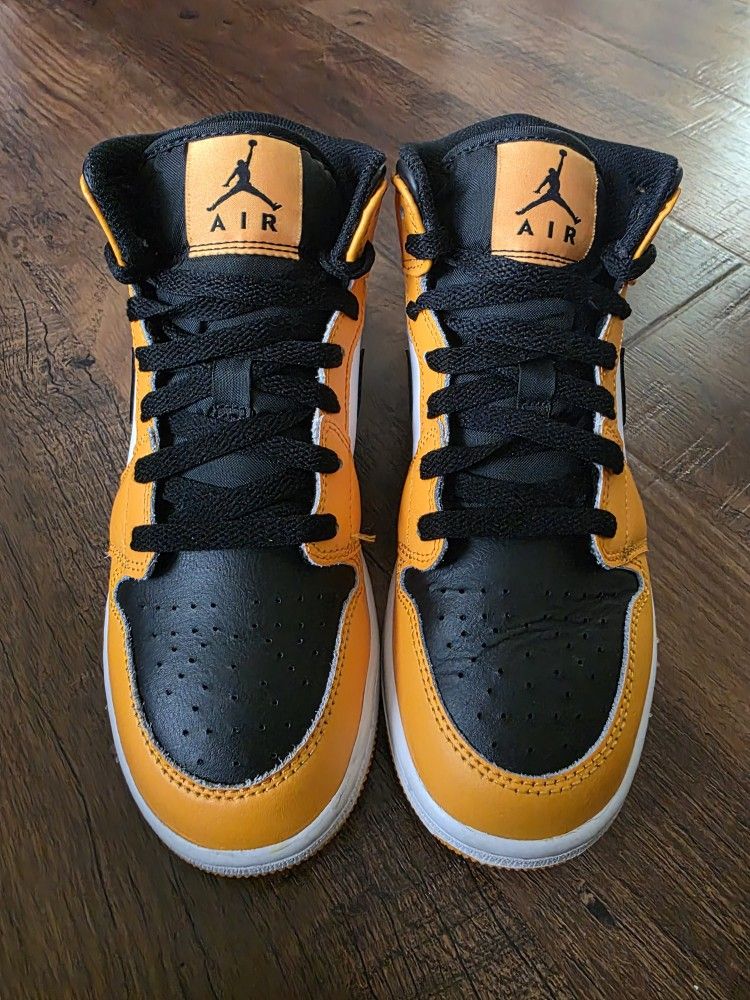 Jordan 1 mid Taxi sz 4Y $60 OBO