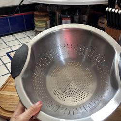 Stainless steel colander 