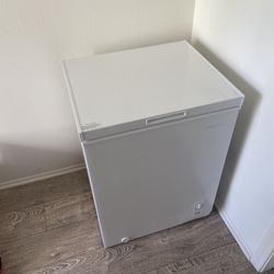 Insignia Chest freezer