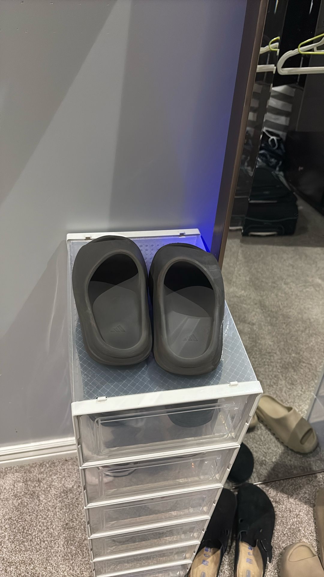 Onyx Size 6 Yeezy Slides