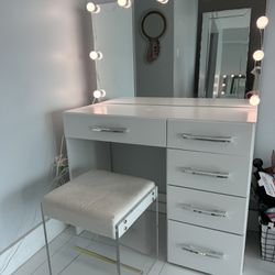 Vanity Desk And Stool