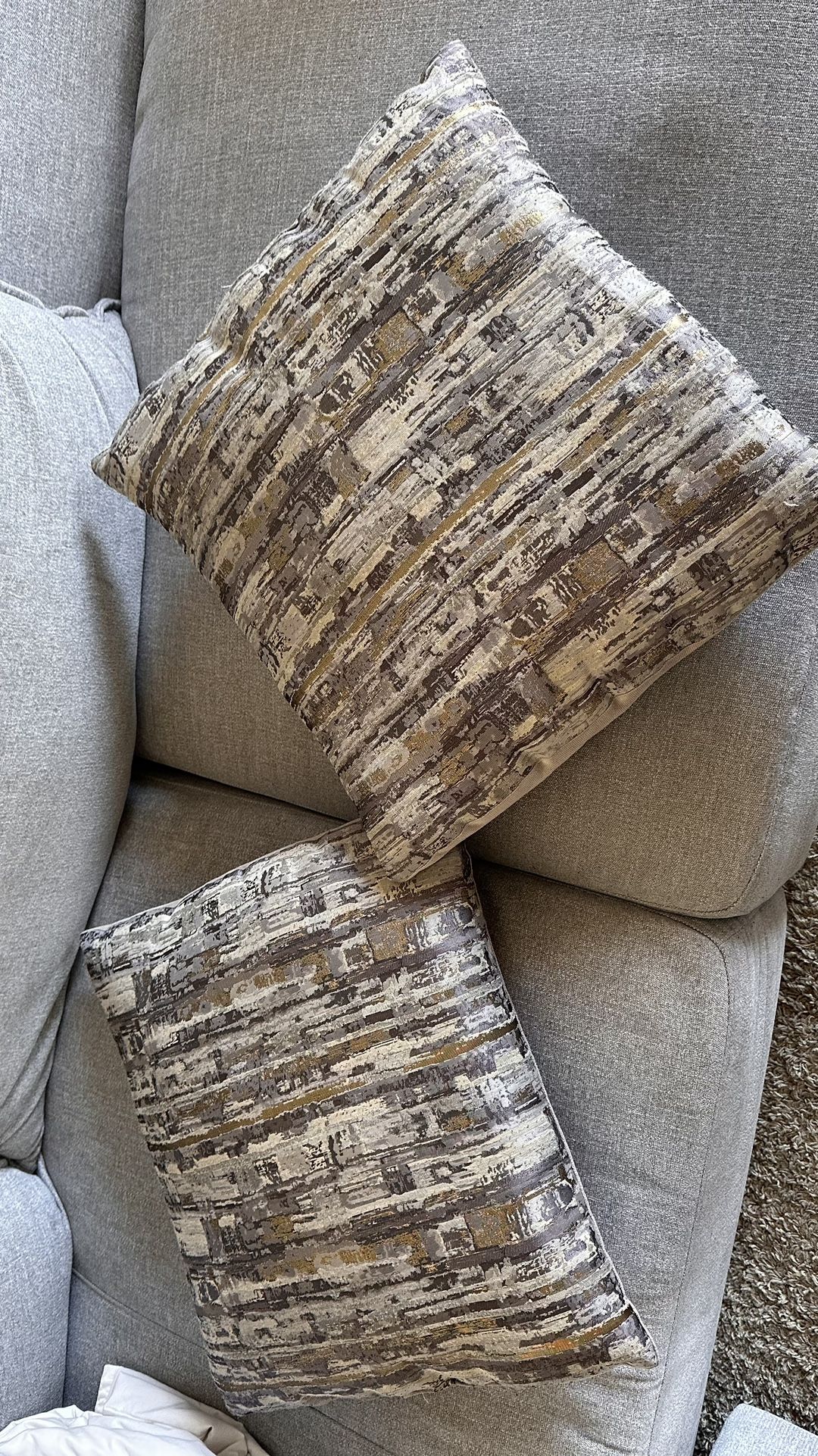 2 Pillows