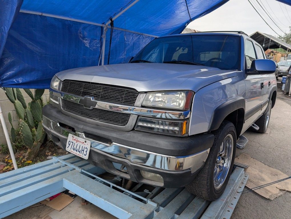 2005 Chevy Avalanche wfdjnjc.com