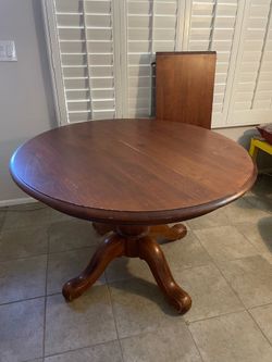 Ethan Allen pedestal breakfast table