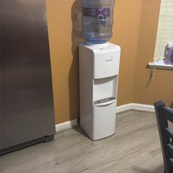 Water Dispenser 
