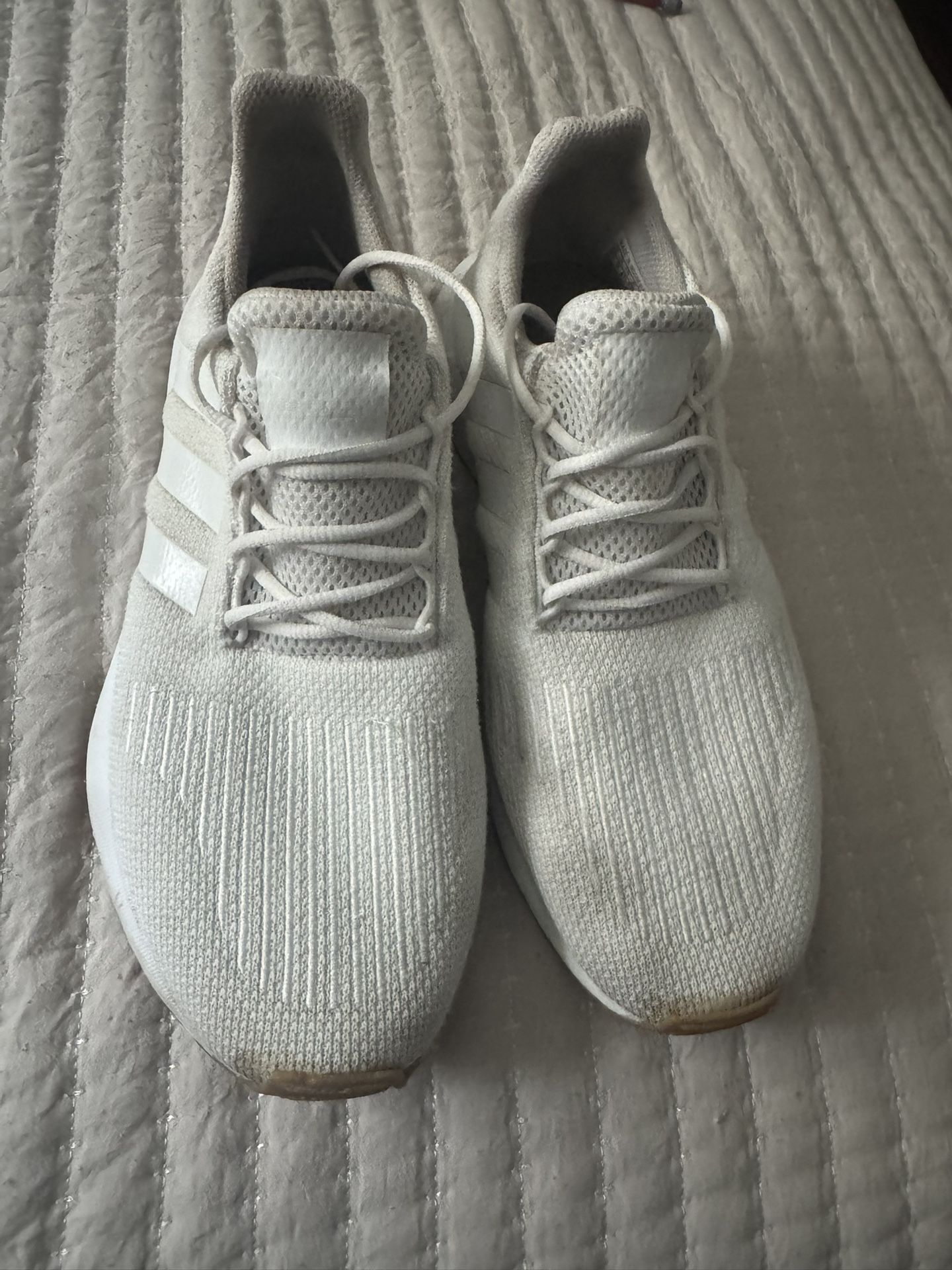 Adidas Swift Run sneakers Size 9 1/2 Men.