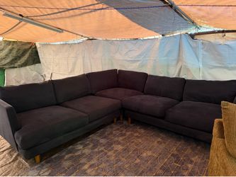 Living spaces couch good control clean we sell all the time delivery 40 local