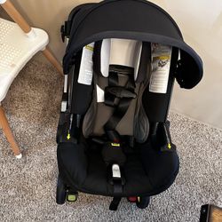 Doona Carseat Stroller with Base